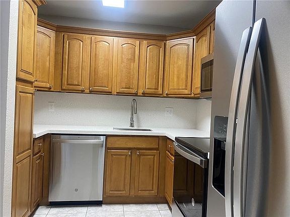 4th image of 8761 Shadow Wood Blvd #200