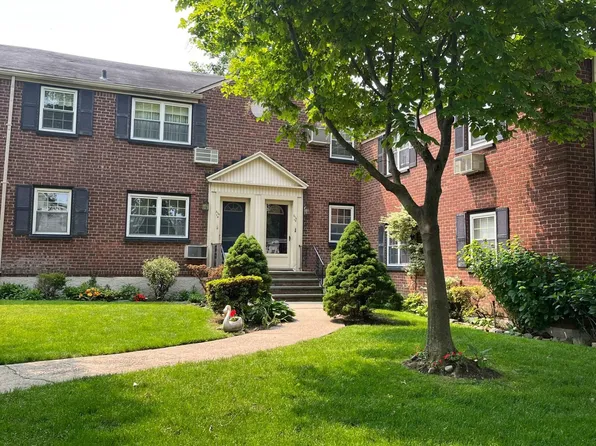 210-12 69th Ave, Oakland Gardens, NY 11364