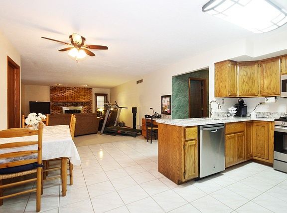 4th image of 901 Stafford Ct