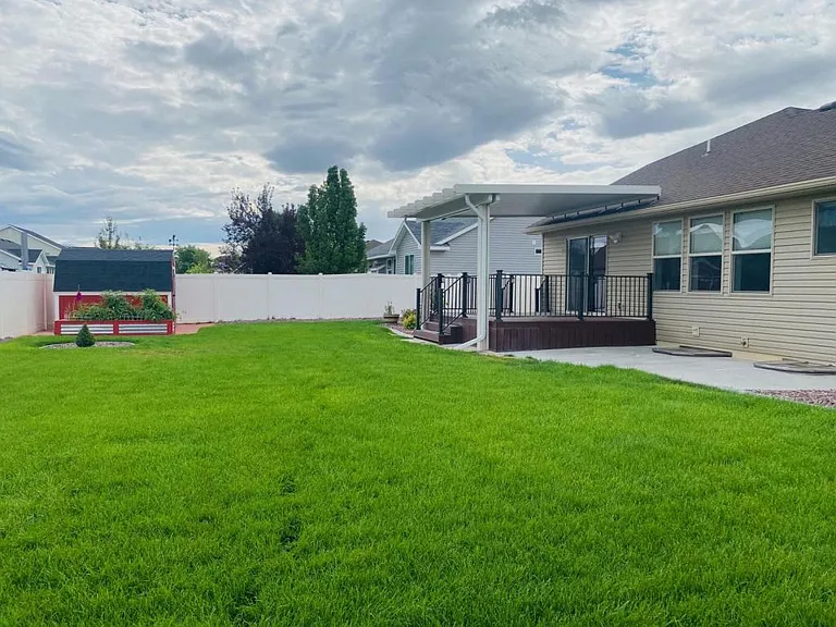 708 Emma Ct — Photo 28
