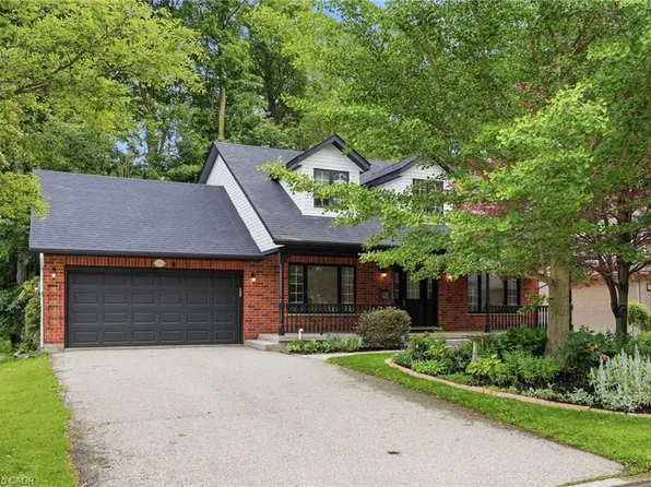 292 Thorncrest Dr, Waterloo, ON N2L 5R5