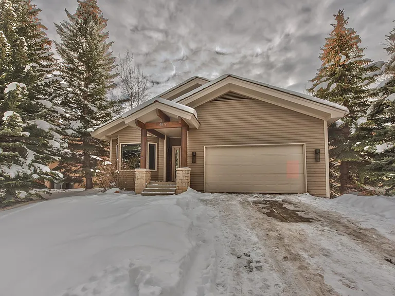 4879 Silver Springs Dr — Photo 5