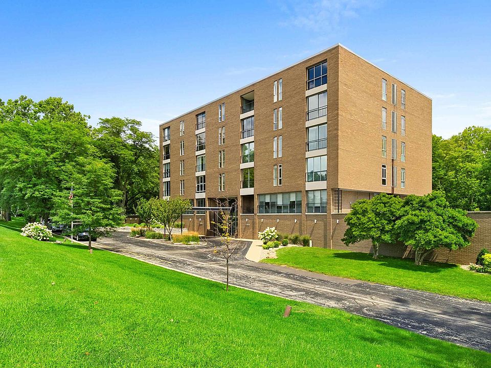 1st image of 4444 N Knoxville Ave APT 405
