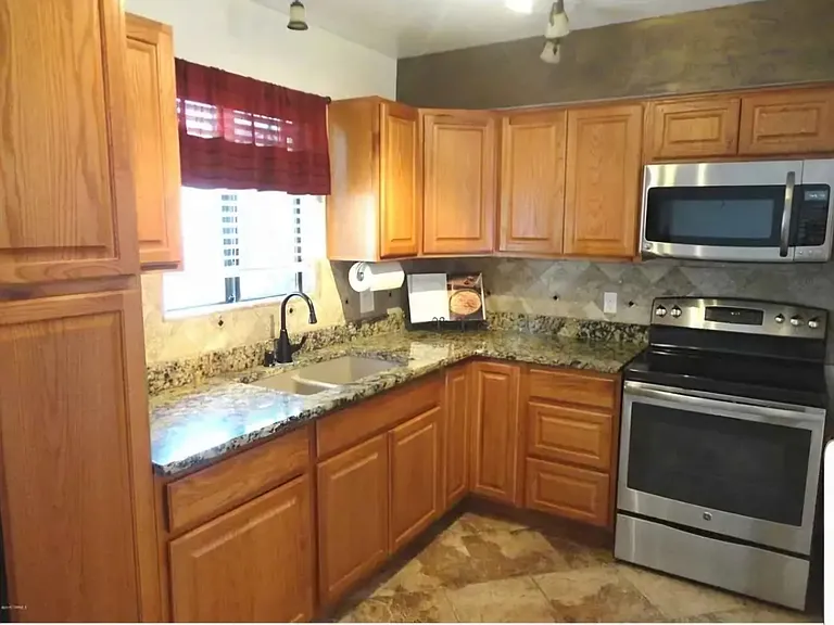 520 S Cherry Ave — Photo 8