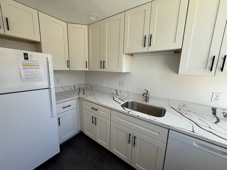New King Edward Apartments — Photo 171