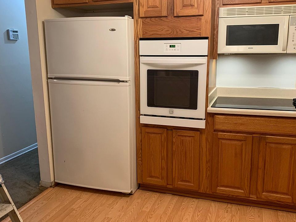Kitchen and included appliances