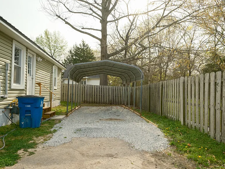 204 Oakland St — Photo 4
