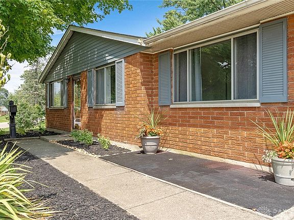 4th image of 4136 Raymond Dr