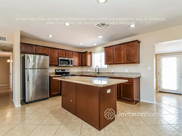 647 E Franklin Ave — Photo 8