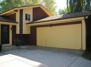 W218N9746 Happy Hollow Ln, Colgate, WI 53017