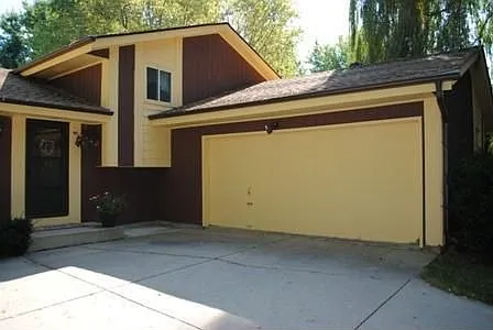 W218N9746 Happy Hollow Ln photo 1