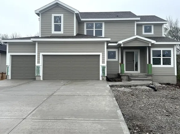 20727 Emerald St, Spring Hill, KS 66083