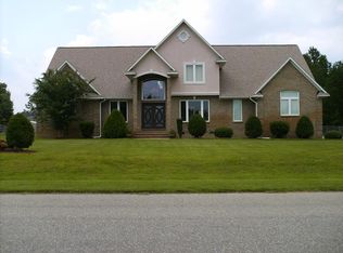 502 Possum Trot Ln, Hope Mills, NC 28348