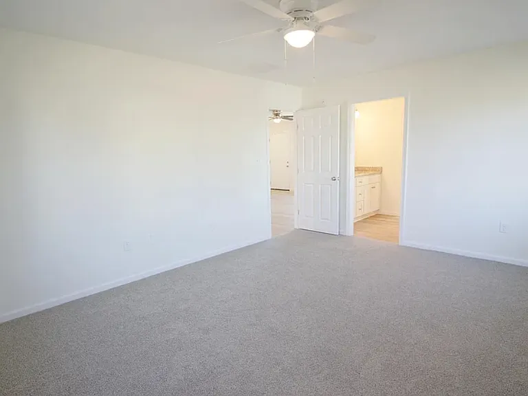 300 Kristin St — Photo 10