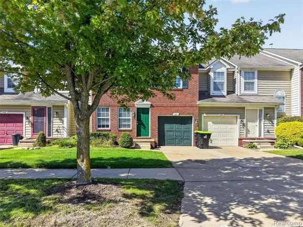 221 Tucker St, Pontiac, MI 48341
