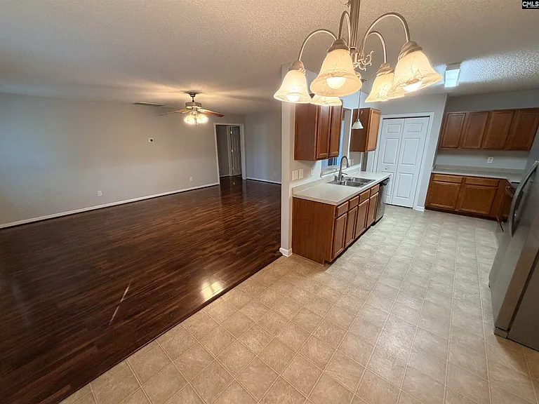 5 Redbrush Ct — Photo 3