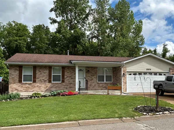 1504 Stonegate Manor Dr, Arnold, MO 63010