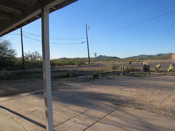 3rd image of 20231 W Hopi Dr