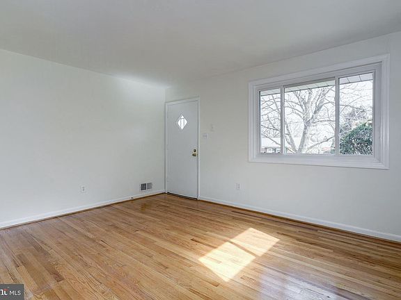 2nd image of 4804 Wilwyn Way