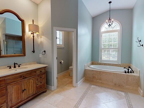 3rd image of 124 Kingfisher Dr
