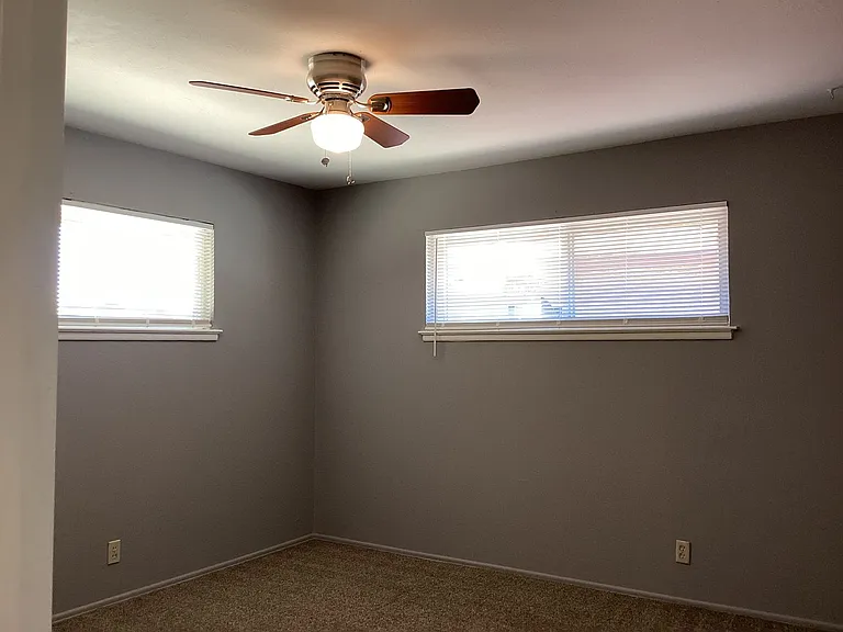 4143 N Warren Ave — Photo 9