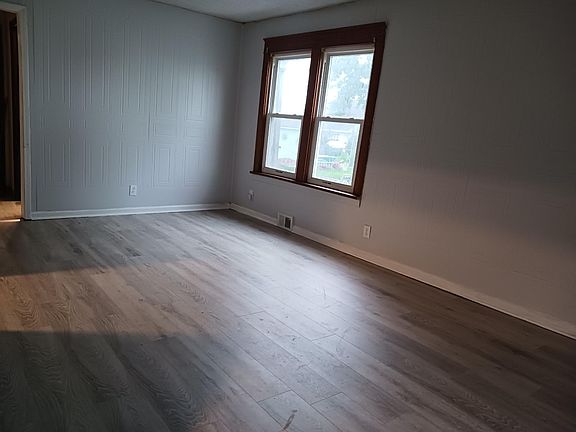 4th image of 2446 Ontario Ave #1