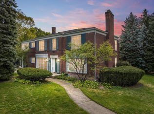 15800 E Jefferson Ave, Grosse Pointe Park, MI 48230