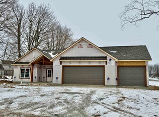 2252 Highlander Dr, Warsaw, IN 46580