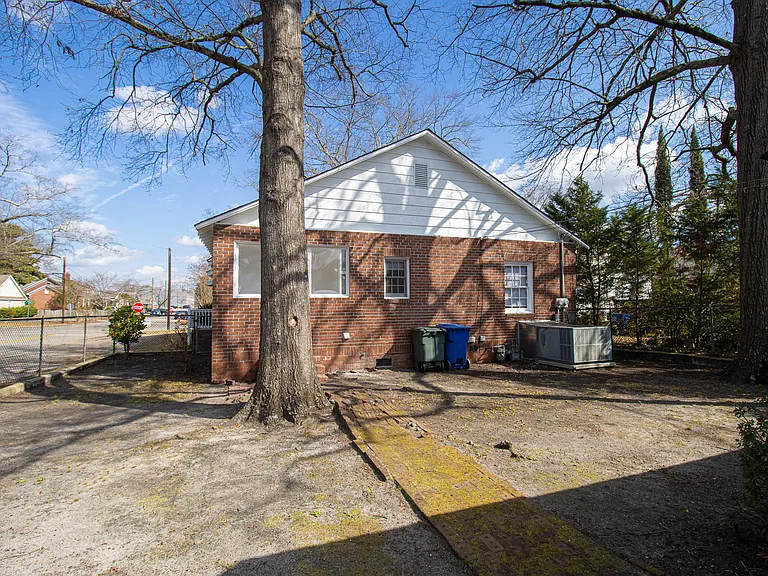 1420 Franklin St — Photo 17