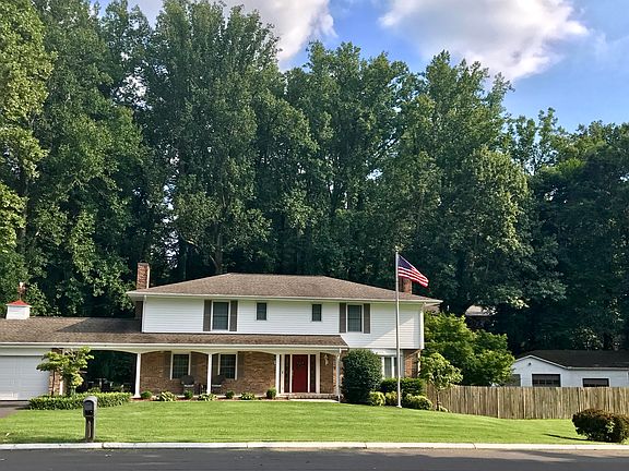 5th image of 213 Sparkling Brook Dr