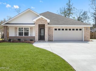 9117 Live Oak Ave, Ocean Springs, MS 39564