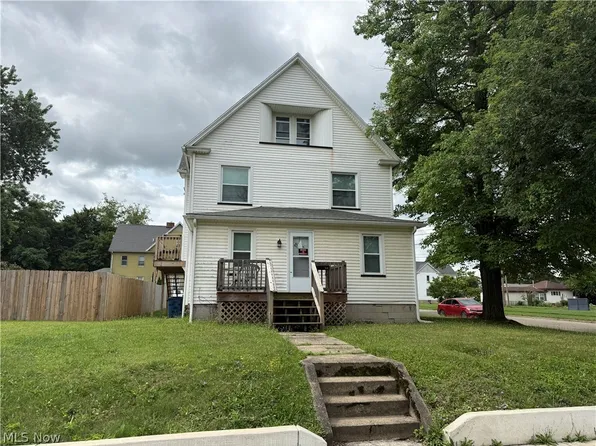 216 Elm St, Struthers, OH 44471