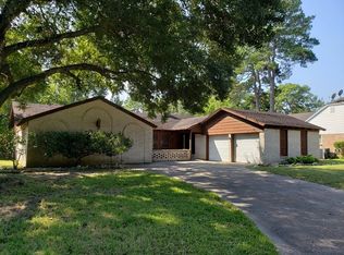 8211 Wimbledon Ln, Houston, TX 77070