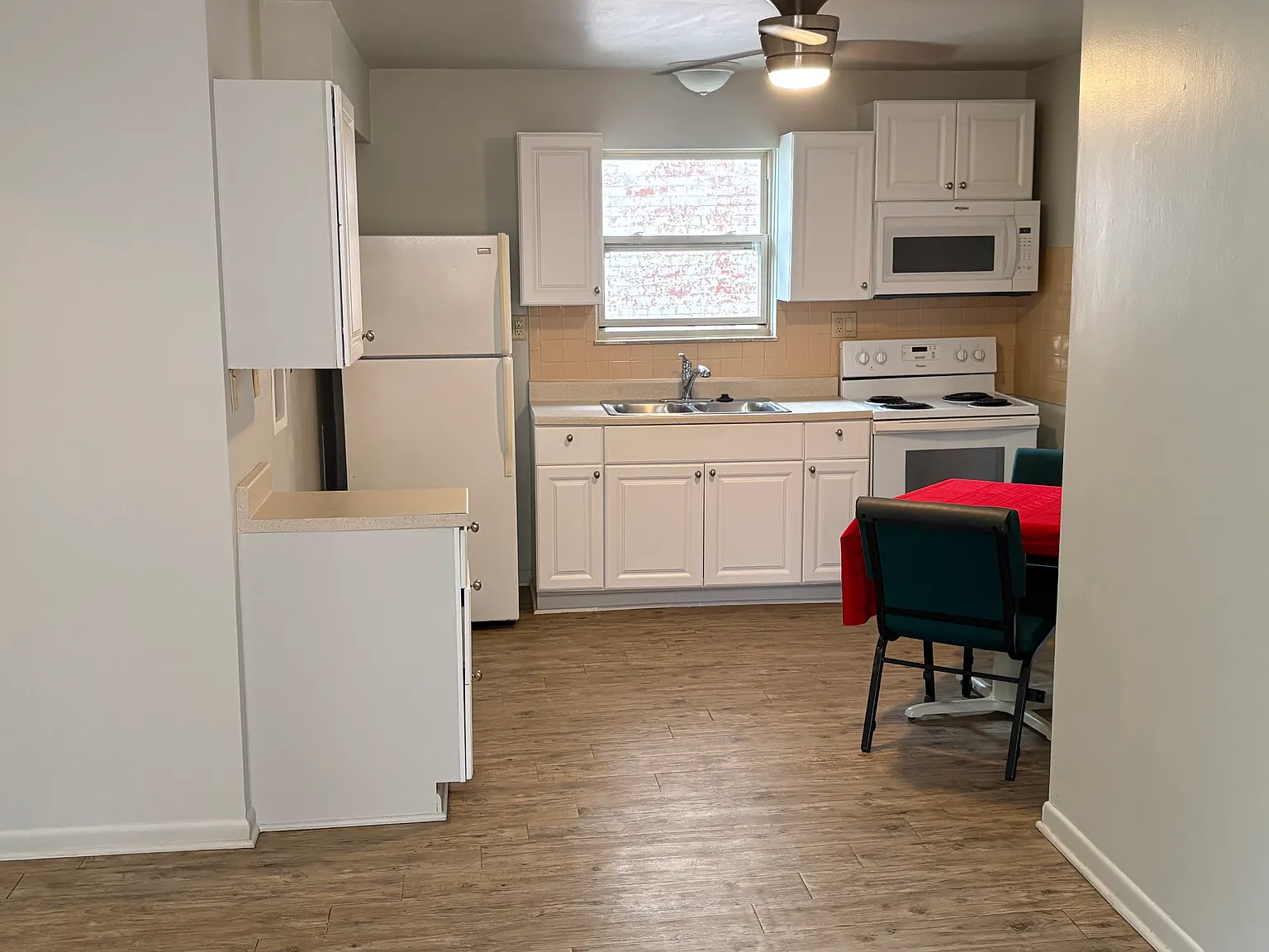 2 bed, 800 sqft, $1,045 — Photo 3