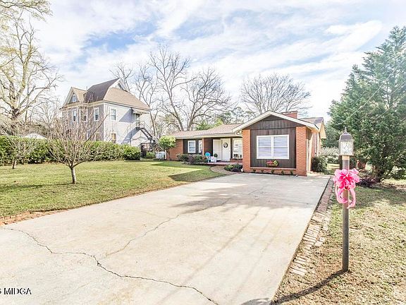 2nd image of 433 Pinecrest Rd