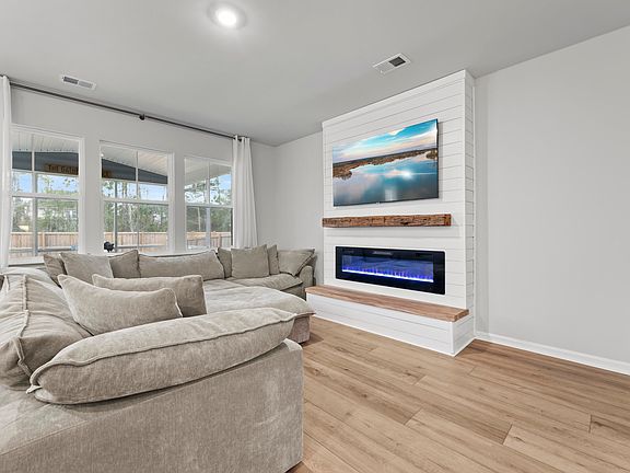 5th image of 565 Yellow Leaf Ln