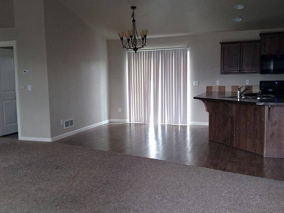 Living room/Dining area