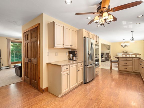 4th image of 12 Hillside Dr
