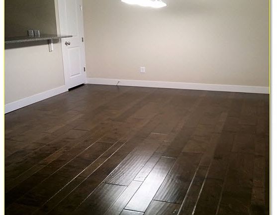 Engineered hardwood floor