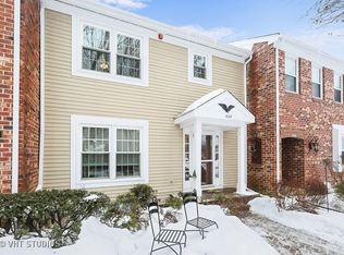 1527 Wedgefield Cir, Naperville, IL 60563