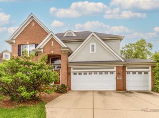 332 Colonial Dr, Vernon Hills, IL 60061