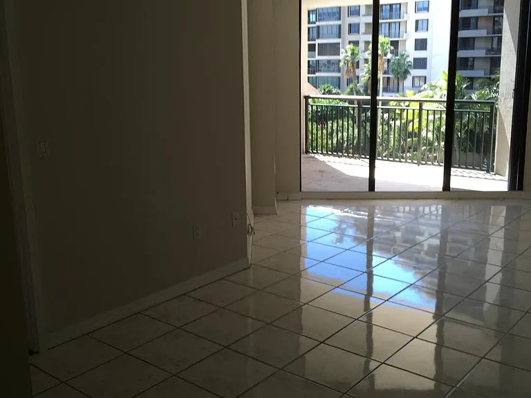 Living/Dining Room/Balcony