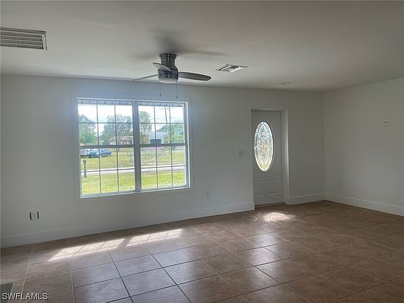 3rd image of 803 Monroe Dr