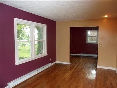 2nd image of 24 Royal Pkwy