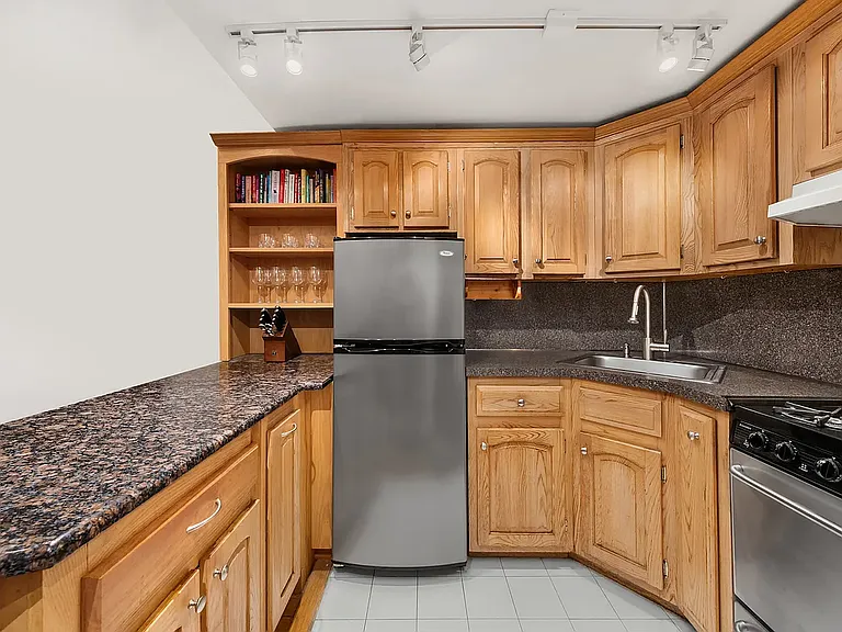 167 W 73rd St #4 — Photo 4