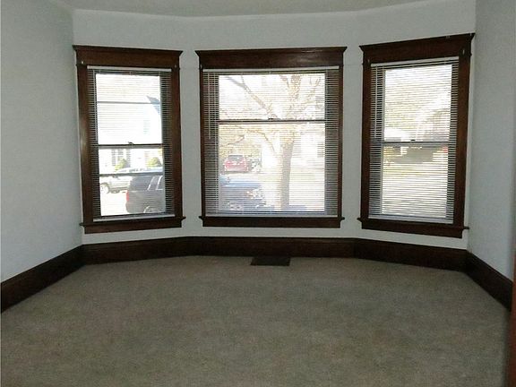 4th image of 808 N Main Ave