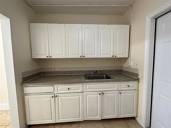 5th image of 1113 19th Ave N #3
