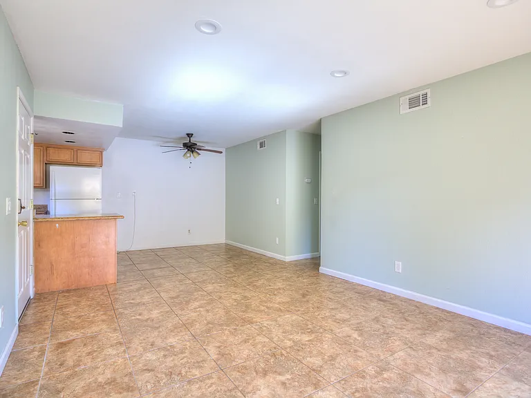 1116 W Blaine St #203 — Photo 9