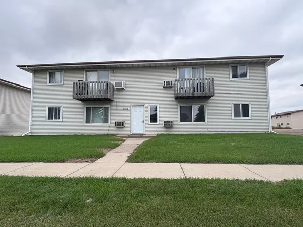 1812 6th St SE, Minot, ND 58701