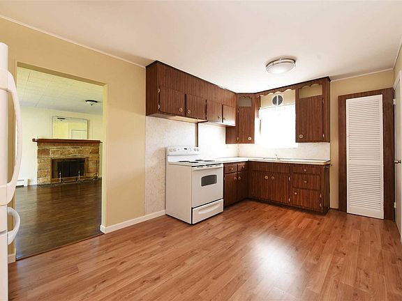 3rd image of 63 Thorne Ave